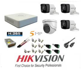 Sistem supraveghere video hikvision 4 camere 5mp 3 exterior turbo hd ir 80m 1 interior ir 20m dvr 4 canale cu full accesorii