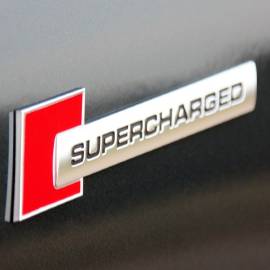 Emblema auto model "SUPERCHARGED", reliefata 3D, dimensiune 10 x 1 cm